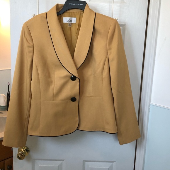 Le Suit Dresses & Skirts - 🌻 2/$50 Le Suit suit jacket. Size 12